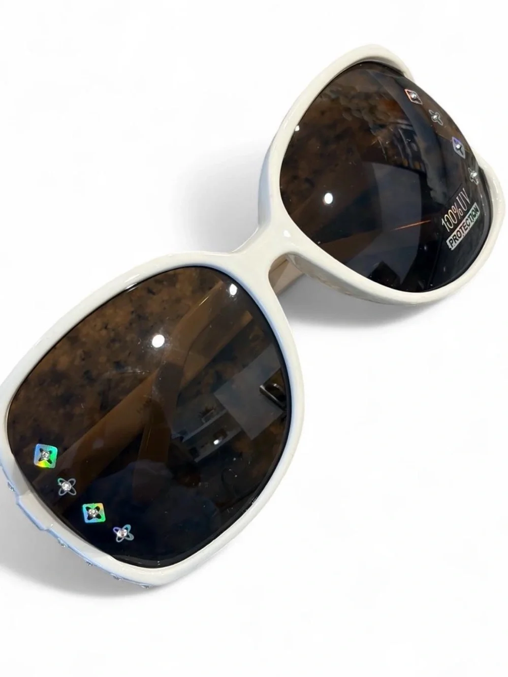 NWT White Oversized Women's Sunglasses with Dark Lenses 100% UV protection NWT